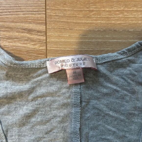 Romeo and Juliet Gray Tank Top Size Medium with Black Lace Heart Detailing on th - Picture 2 of 6